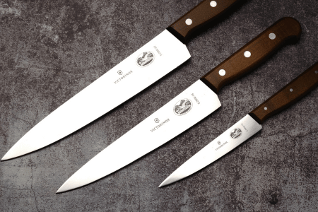 Knife lengths being compared with small, medium, and large knives